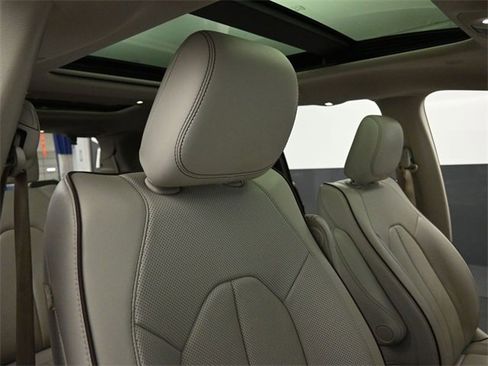 Used 2020 Chrysler Pacifica Limited w/ Advanced Safetytec Group image 30