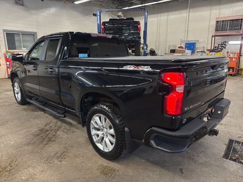 Used 2019 Chevrolet Silverado 1500 Custom w/ Custom Value Package image 4