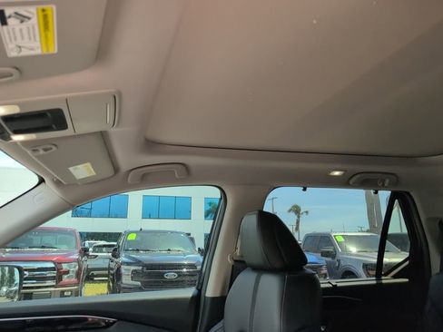 Used 2024 Honda Pilot Touring image 10