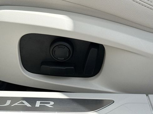 Used 2023 Jaguar XF SE image 24