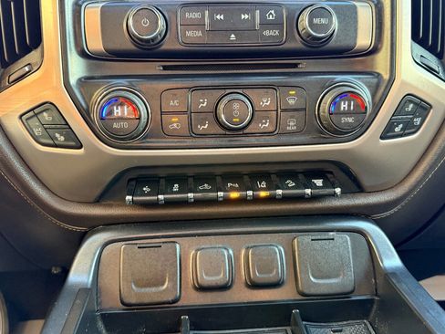 Used 2015 GMC Sierra 2500 Denali w/ Duramax Plus Package image 28