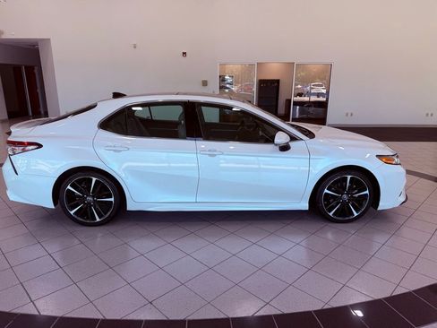 Used 2018 Toyota Camry XSE FWD image 12