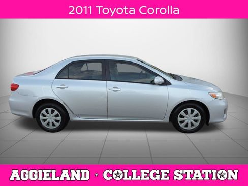 Used 2011 Toyota Corolla LE FWD image 2