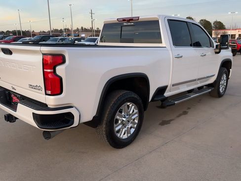 Used 2025 Chevrolet Silverado 2500 High Country w/ High Country Premium Package image 9