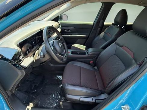 Used 2025 Nissan Kicks SR FWD image 18