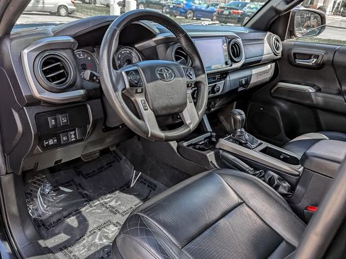 Used 2022 Toyota Tacoma Limited image 19