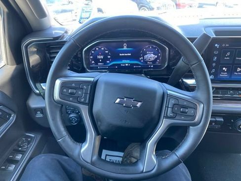 Used 2023 Chevrolet Silverado 1500 RST w/ Z71 Off-Road Package AWD/4WD image 6