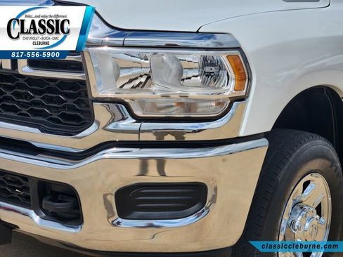 Used 2024 RAM 2500 Tradesman w/ Chrome Appearance Group AWD/4WD image 11