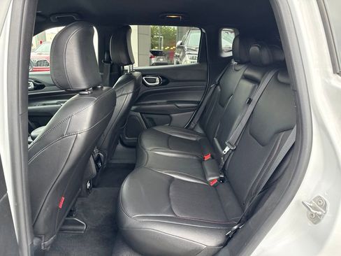 Used 2025 Jeep Compass Trailhawk AWD/4WD image 17