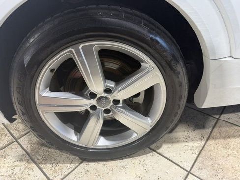 Used 2019 Audi e-tron Premium Plus image 9