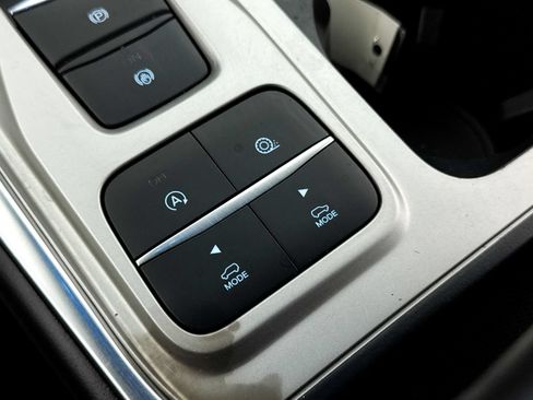 Used 2021 Ford Explorer XLT w/ Equipment Group 202A RWD image 8