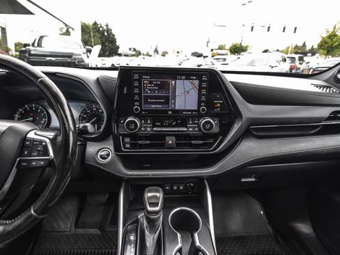 Used 2021 Toyota Highlander XSE AWD/4WD image 25