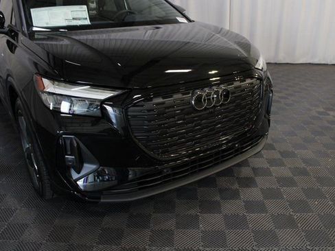 Used 2025 Audi Q4 e-tron Premium Plus AWD/4WD image 33