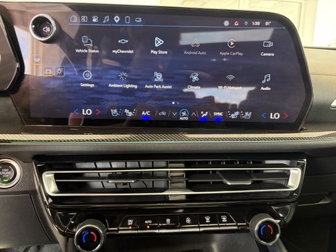 Used 2025 Chevrolet Traverse High Country w/ LPO, Floor Liner Package AWD/4WD image 14