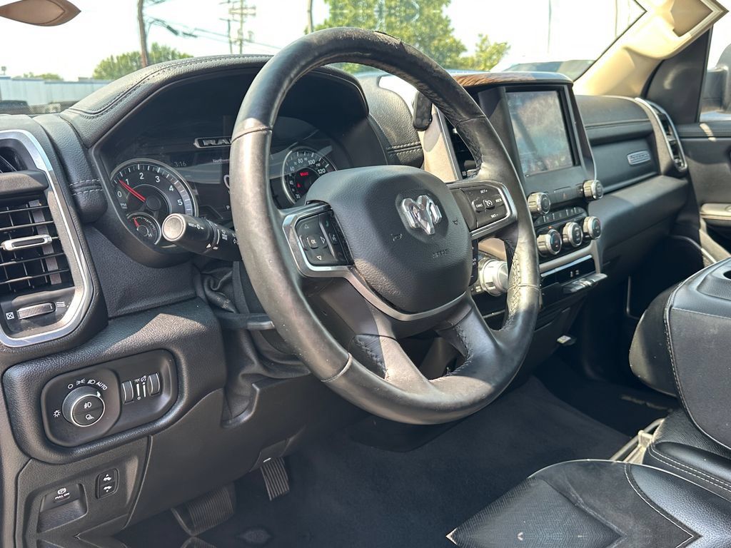 Used 2019 RAM 1500 Laramie AWD/4WD image 14