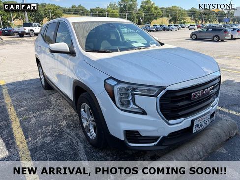 Used 2024 GMC Terrain SLE FWD image 1