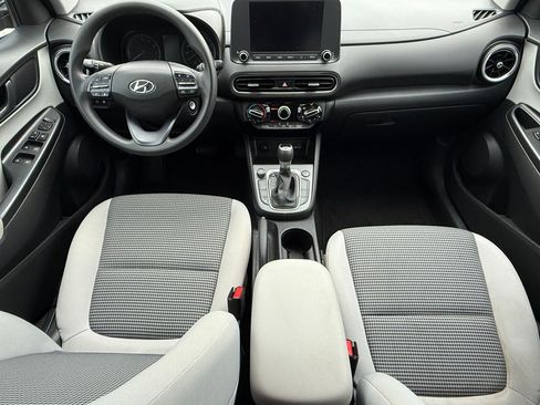 Used 2022 Hyundai Kona SE image 13