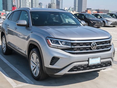 Used 2022 Volkswagen Atlas Cross Sport SE image 3