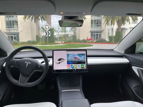 Used 2021 Tesla Model 3 Standard Range Plus image 11