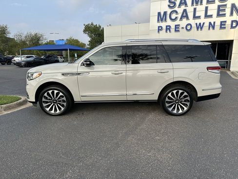 Used 2022 Lincoln Navigator Reserve image 3