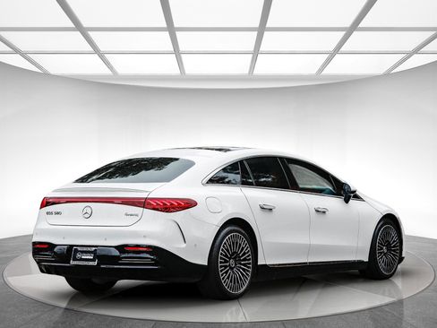 Certified 2022 Mercedes-Benz EQS 580 4MATIC Sedan image 4