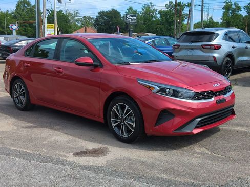 Used 2023 Kia Forte LXS w/ LXS Technology Package FWD image 3