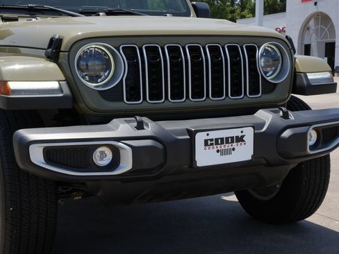 Used 2026 Jeep Wrangler Unlimited Sahara AWD/4WD image 24