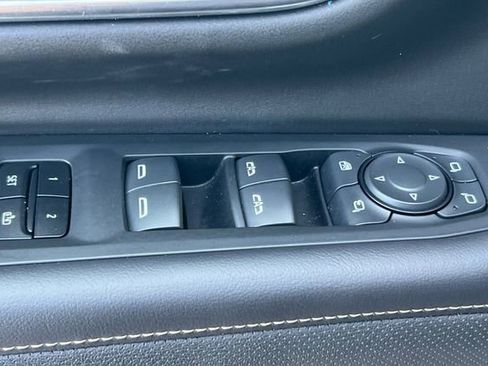 Used 2021 GMC Yukon SLT w/ Rear Media and Nav Package image 12