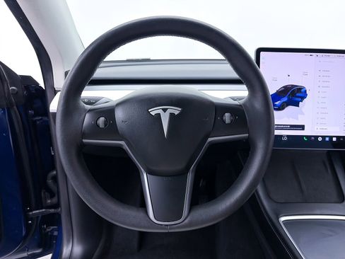 Used 2022 Tesla Model Y Long Range AWD/4WD image 24