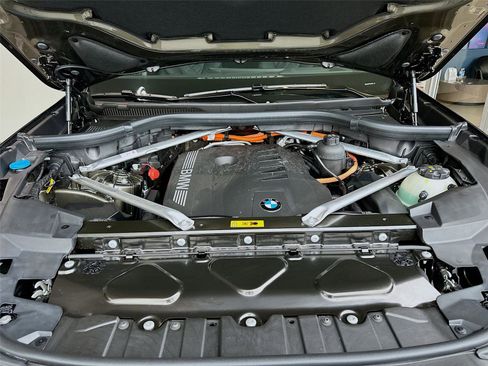 Used 2026 BMW X5 xDrive50e w/ Executive Package image 32