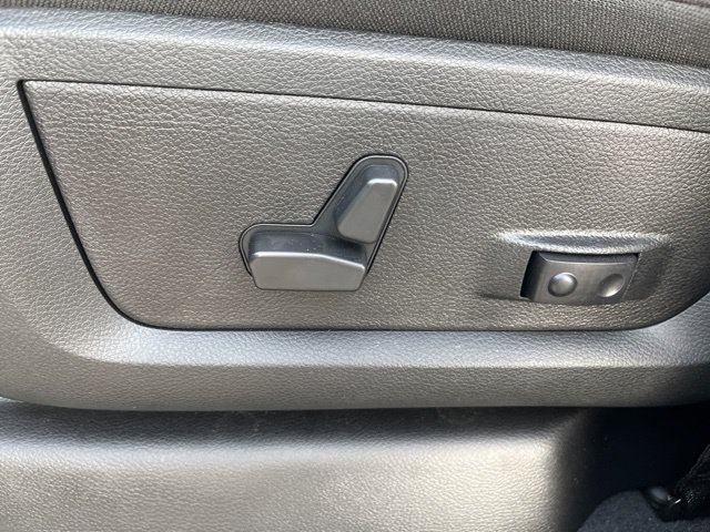 New 2026 RAM 3500 Big Horn AWD/4WD image 19