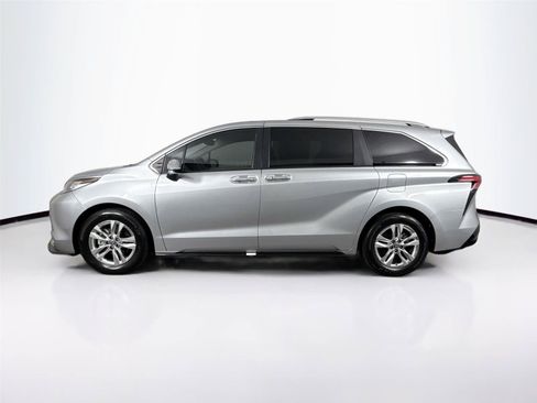 Used 2023 Toyota Sienna Limited FWD image 14