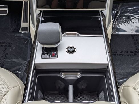 Certified 2025 Land Rover Range Rover SE AWD/4WD image 22