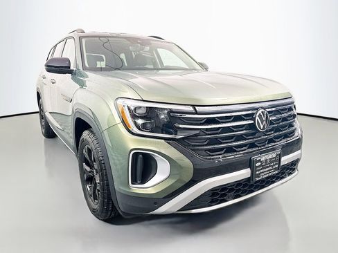 New 2026 Volkswagen Atlas Peak Edition AWD/4WD image 1