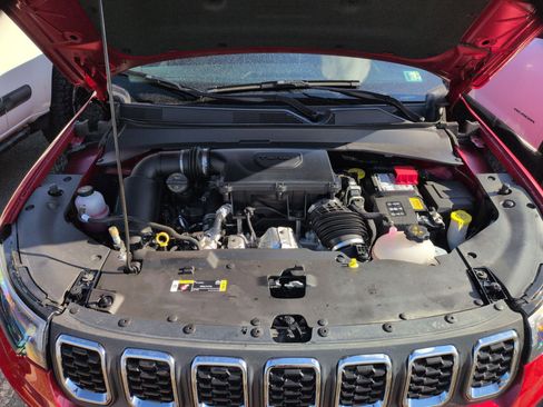 Used 2024 Jeep Compass Latitude image 17