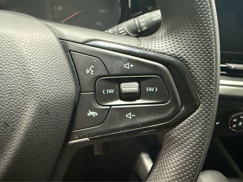 Used 2024 Chevrolet Trax LS w/ LS Convenience Package FWD image 18