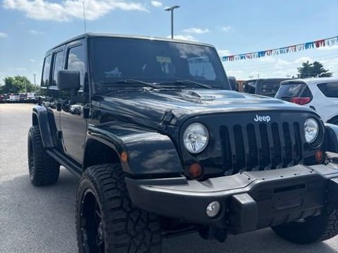 Used 2012 Jeep Wrangler Unlimited Rubicon AWD/4WD image 2