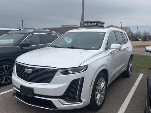 Used 2021 Cadillac XT6 Premium Luxury image 1