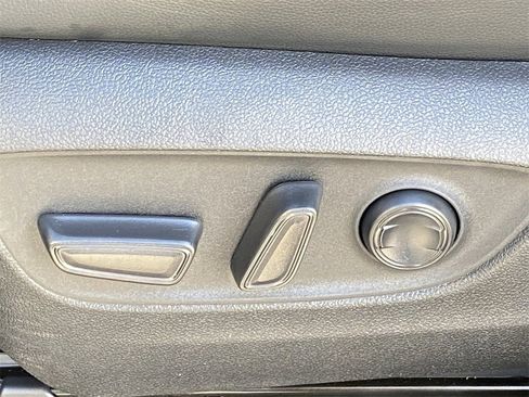 Certified 2024 Toyota Highlander XLE image 22