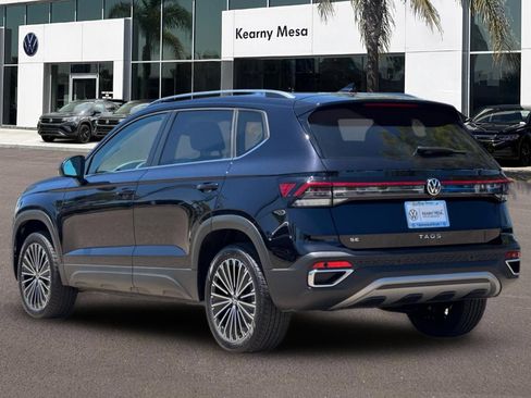 Used 2025 Volkswagen Taos SE FWD image 6
