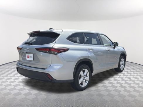 Certified 2025 Toyota Highlander LE FWD image 15