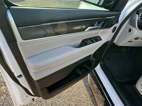 Used 2023 Jeep Wagoneer 4WD image 10