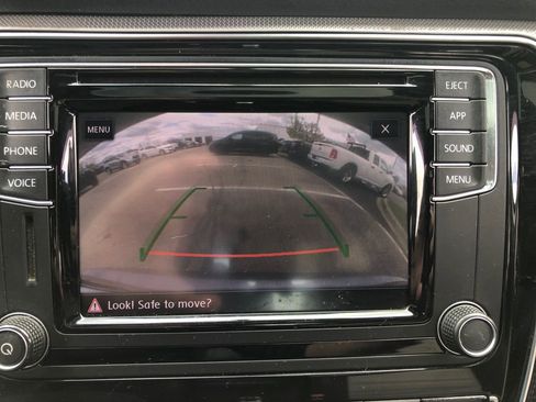 Used 2018 Volkswagen Passat 3.6 FWD image 32
