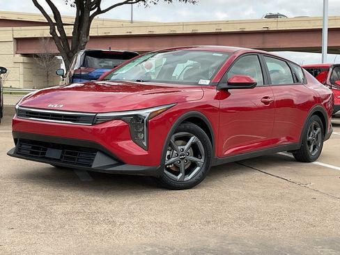 Used 2025 Kia K4 LXS image 2