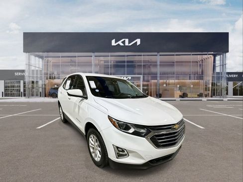 Used 2020 Chevrolet Equinox LT image 2