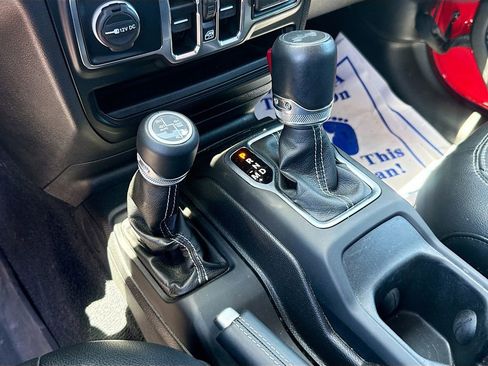 Used 2022 Jeep Wrangler Unlimited Sahara w/ Cold Weather Group image 17