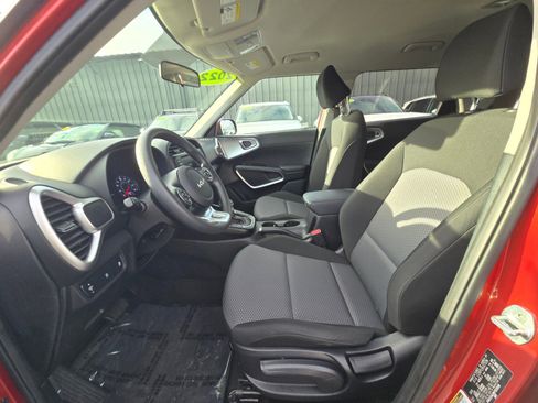 Used 2022 Kia Soul LX image 22