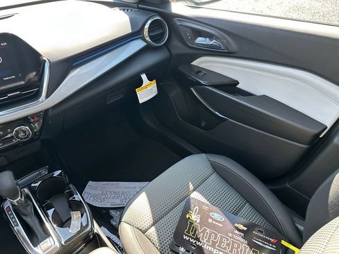 New 2026 Chevrolet Trax LT w/ LT Convenience Package FWD image 16