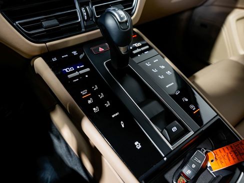 Used 2023 Porsche Macan S AWD/4WD image 14