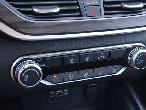 Used 2025 Nissan Altima 2.5 SV FWD image 17